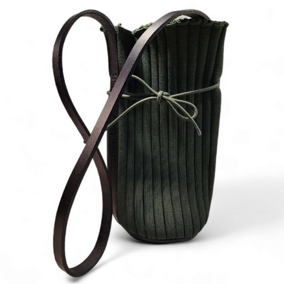 Olive Green Ribbed Crossbody Bag - Picture 2 of 9